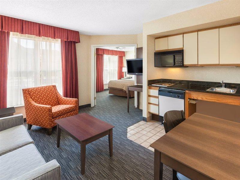 Affordable Suites Of America Detroit-Уорън Екстериор снимка