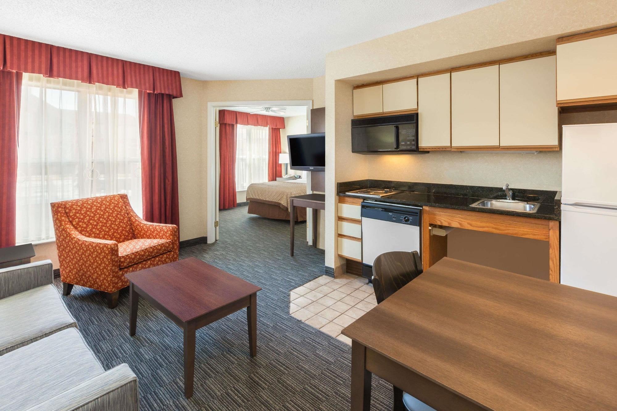 Affordable Suites Of America Detroit-Уорън Екстериор снимка