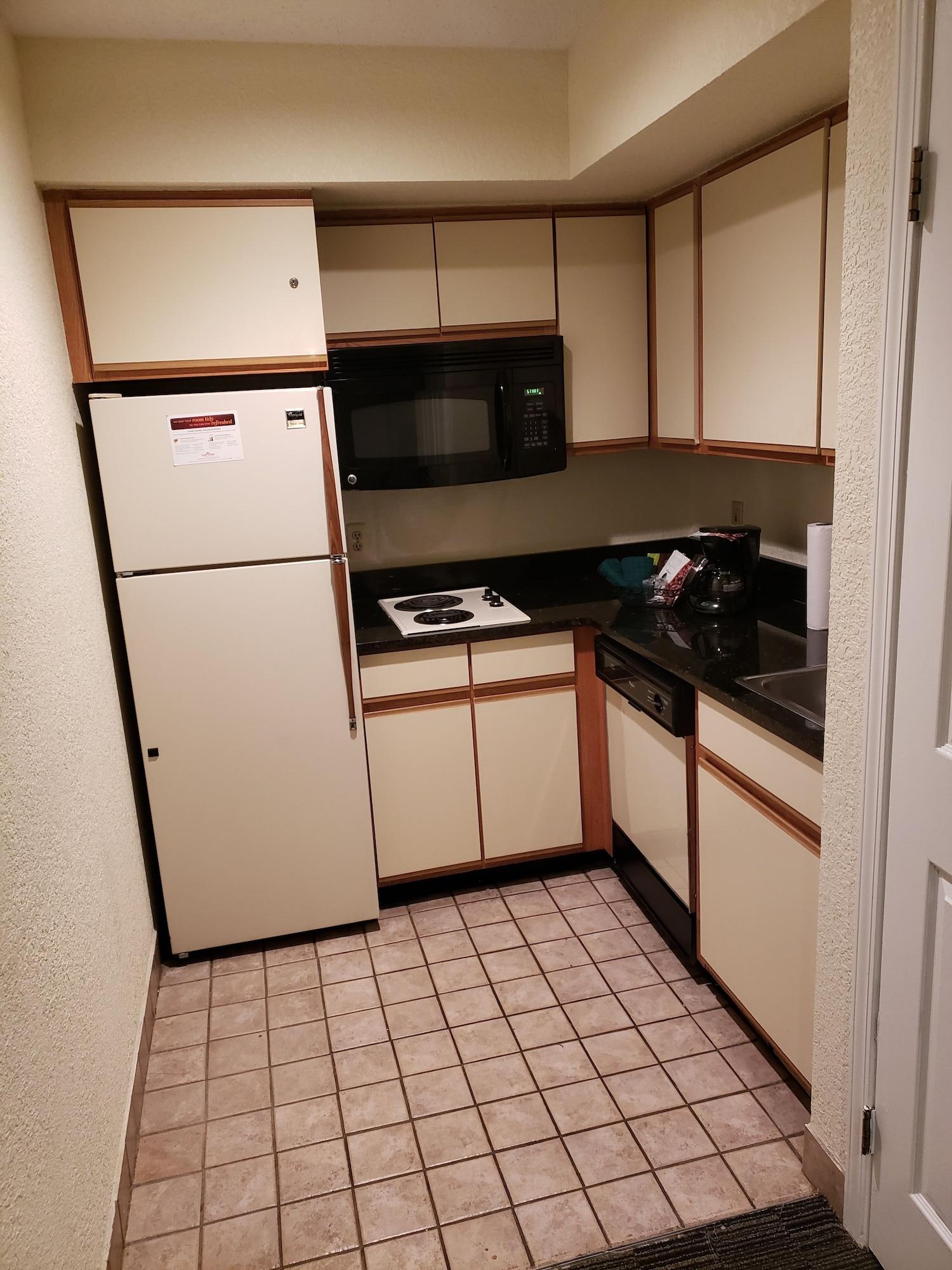 Affordable Suites Of America Detroit-Уорън Екстериор снимка