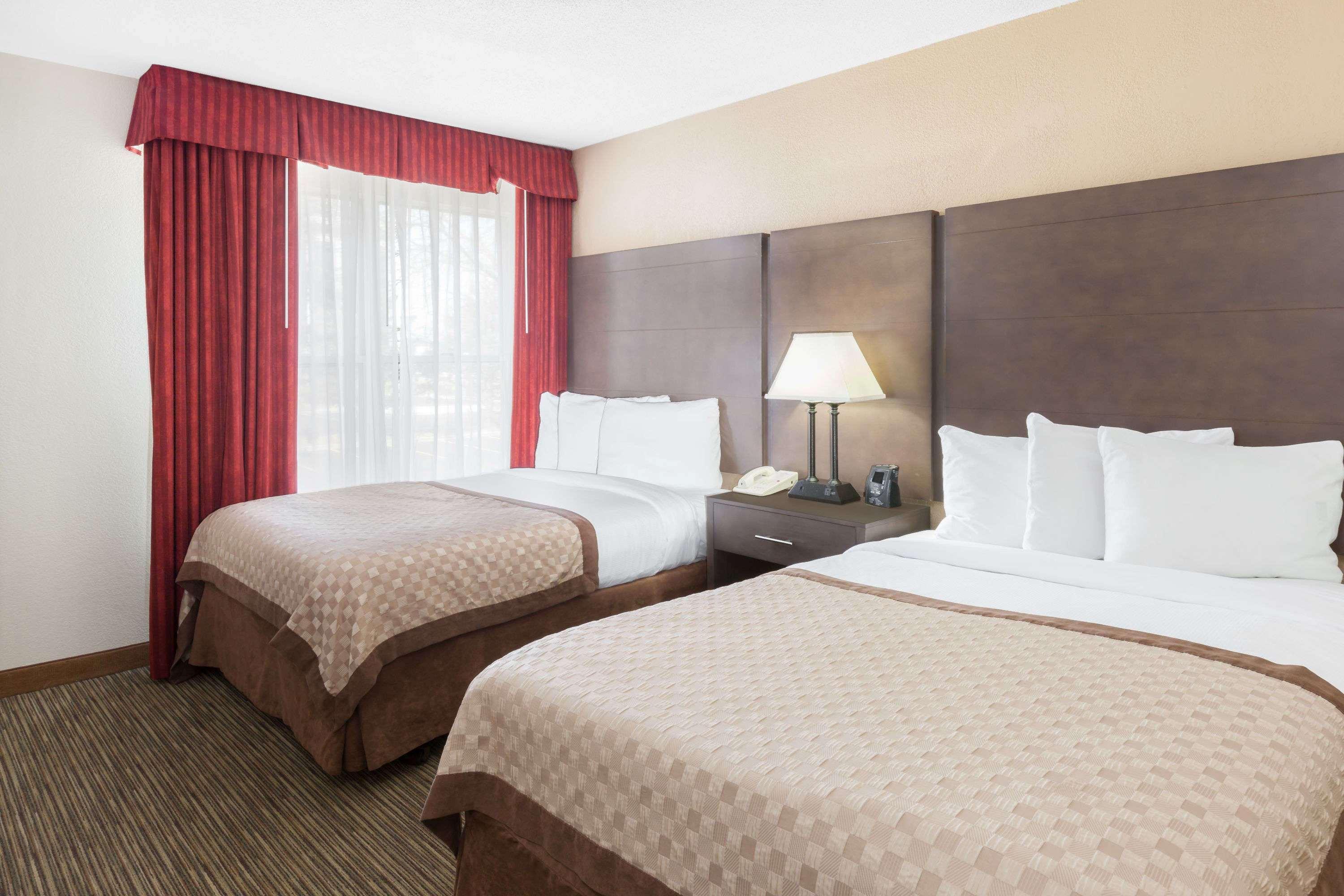 Affordable Suites Of America Detroit-Уорън Екстериор снимка