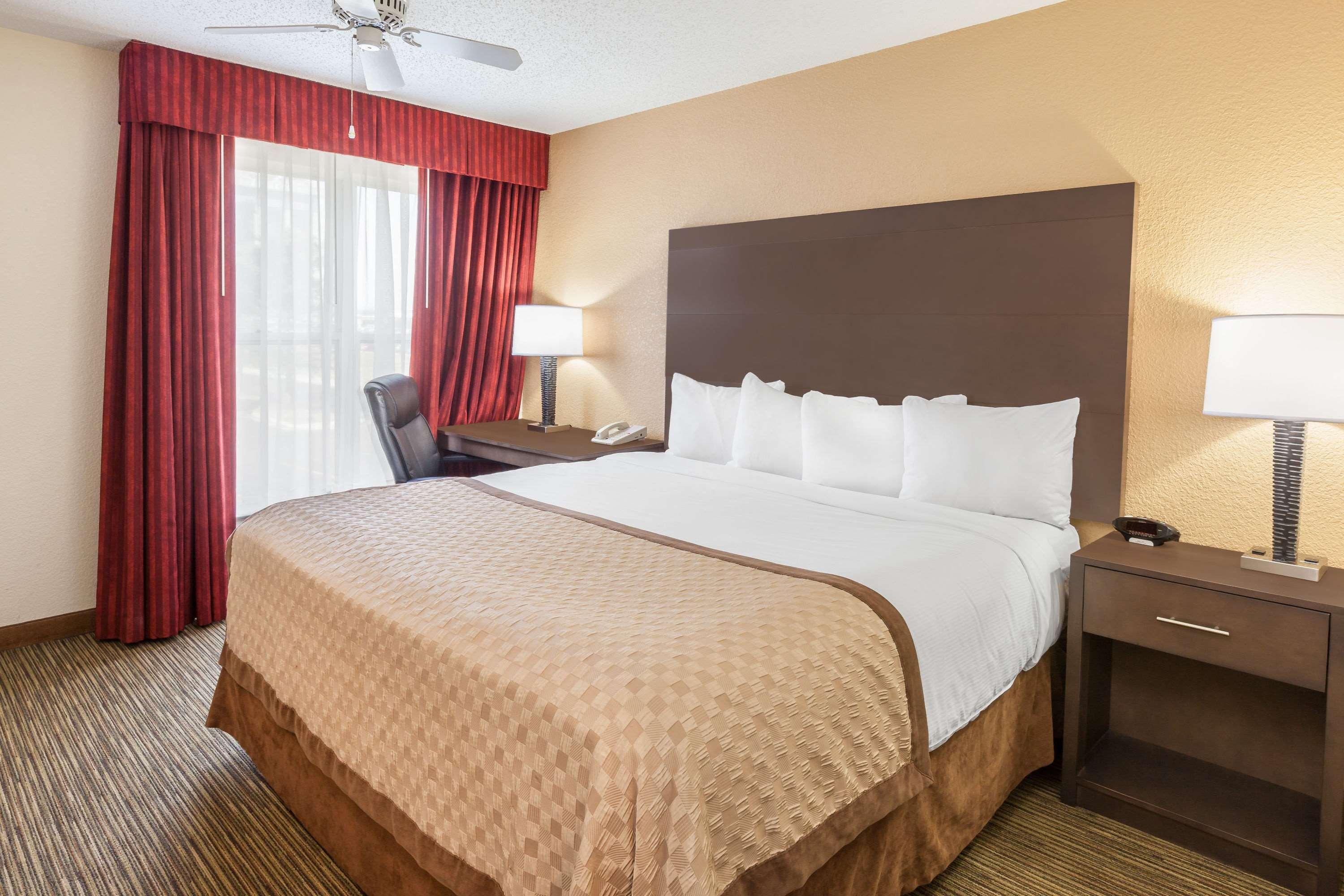 Affordable Suites Of America Detroit-Уорън Екстериор снимка