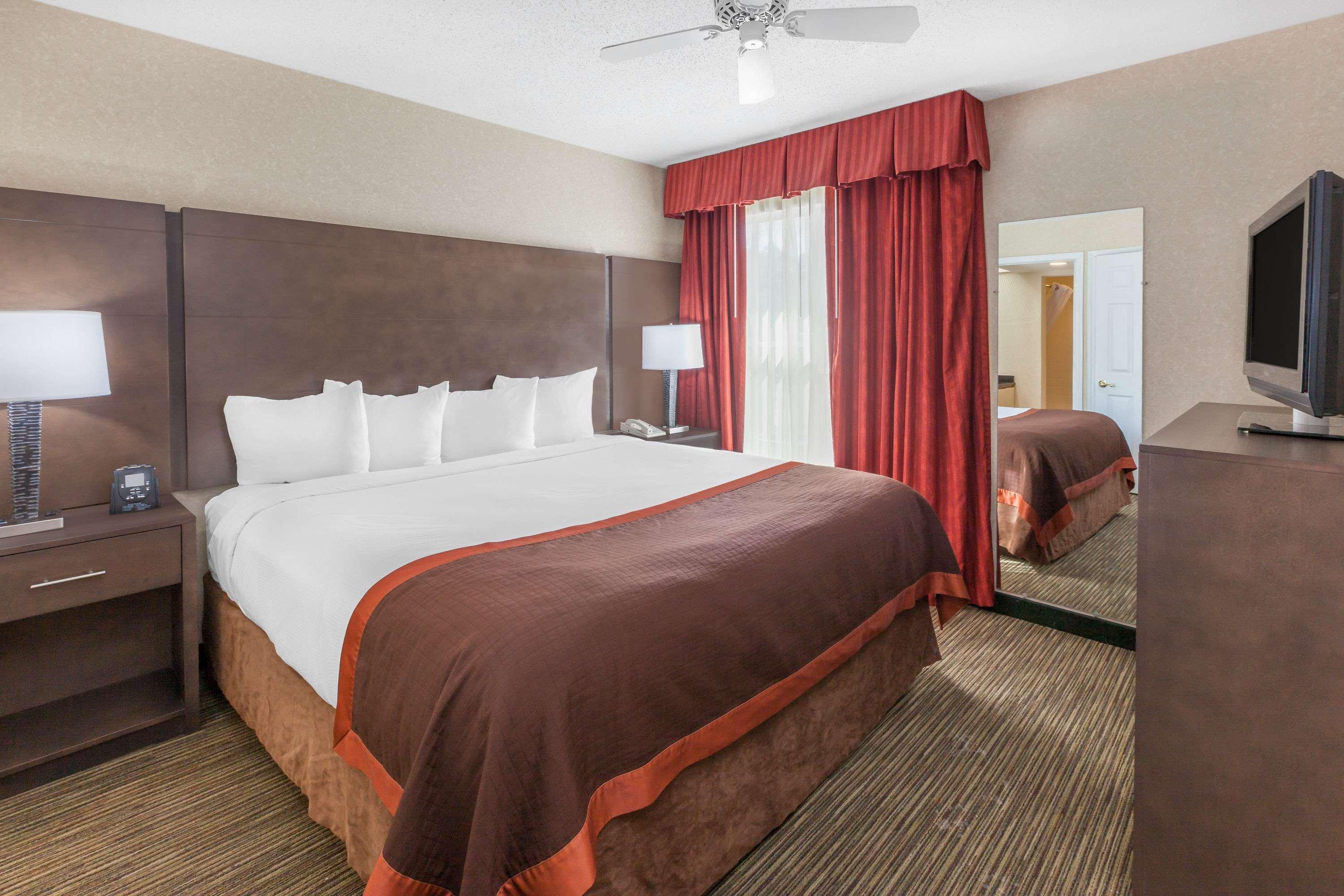 Affordable Suites Of America Detroit-Уорън Екстериор снимка