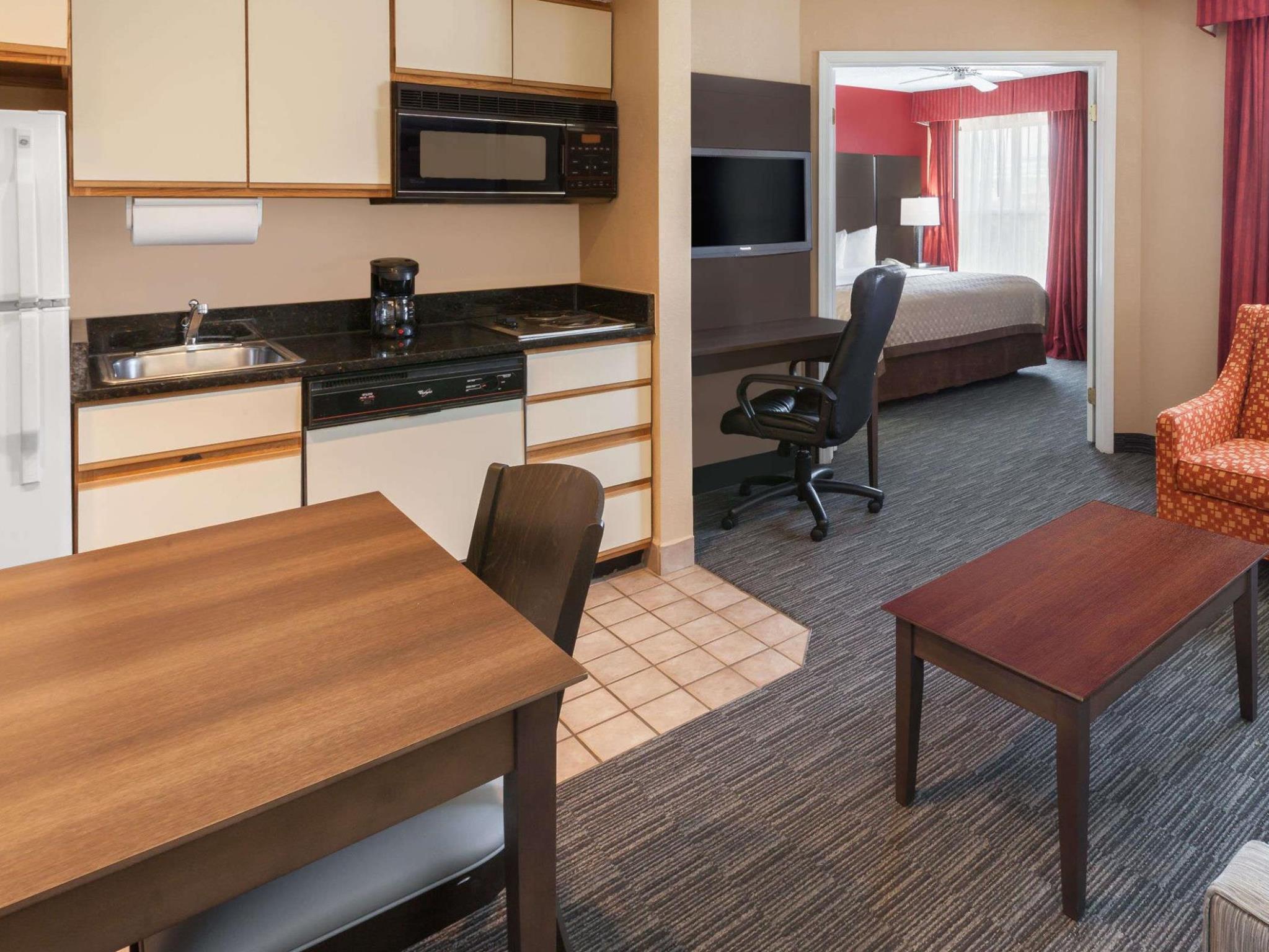 Affordable Suites Of America Detroit-Уорън Екстериор снимка