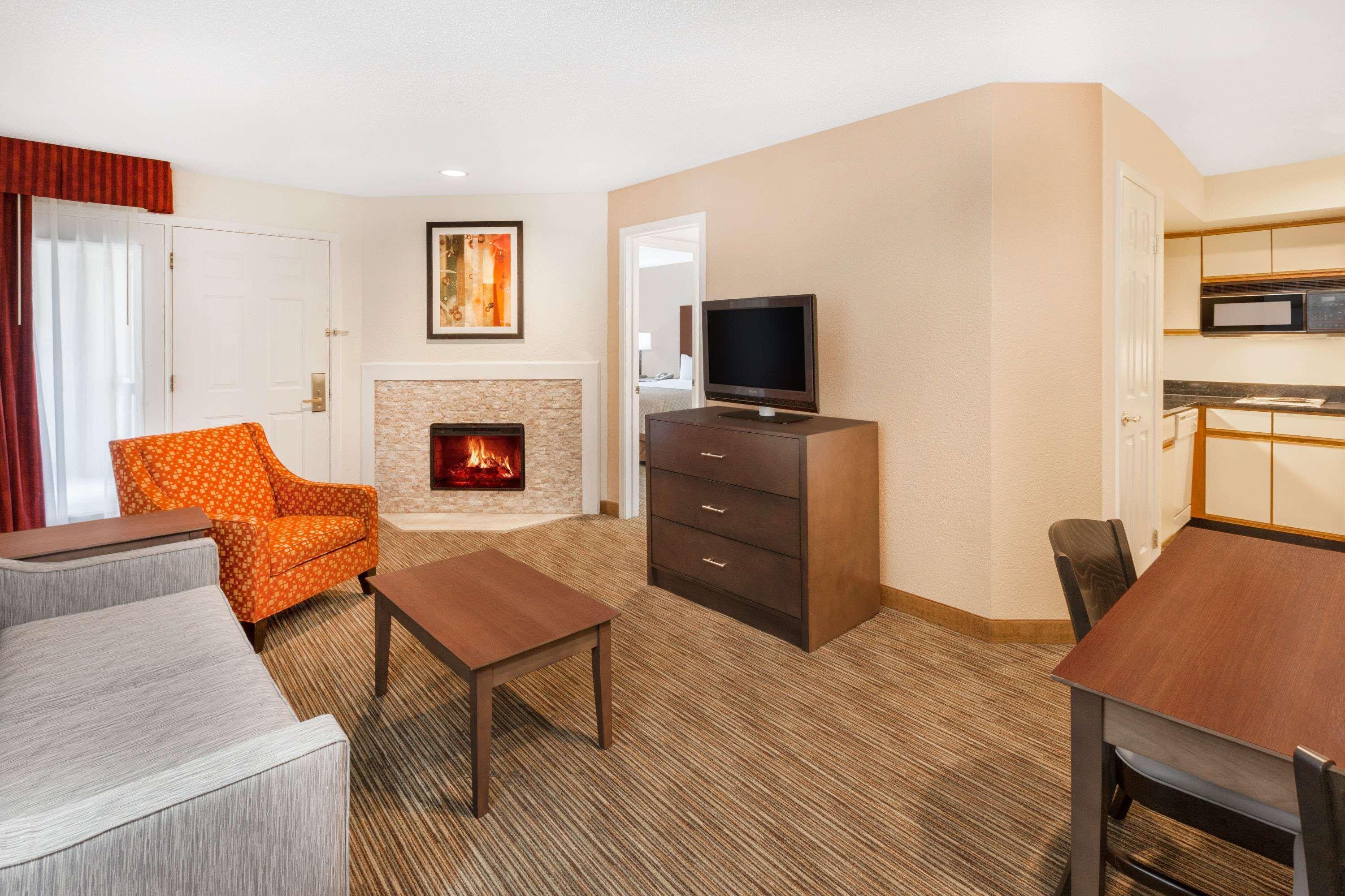 Affordable Suites Of America Detroit-Уорън Екстериор снимка