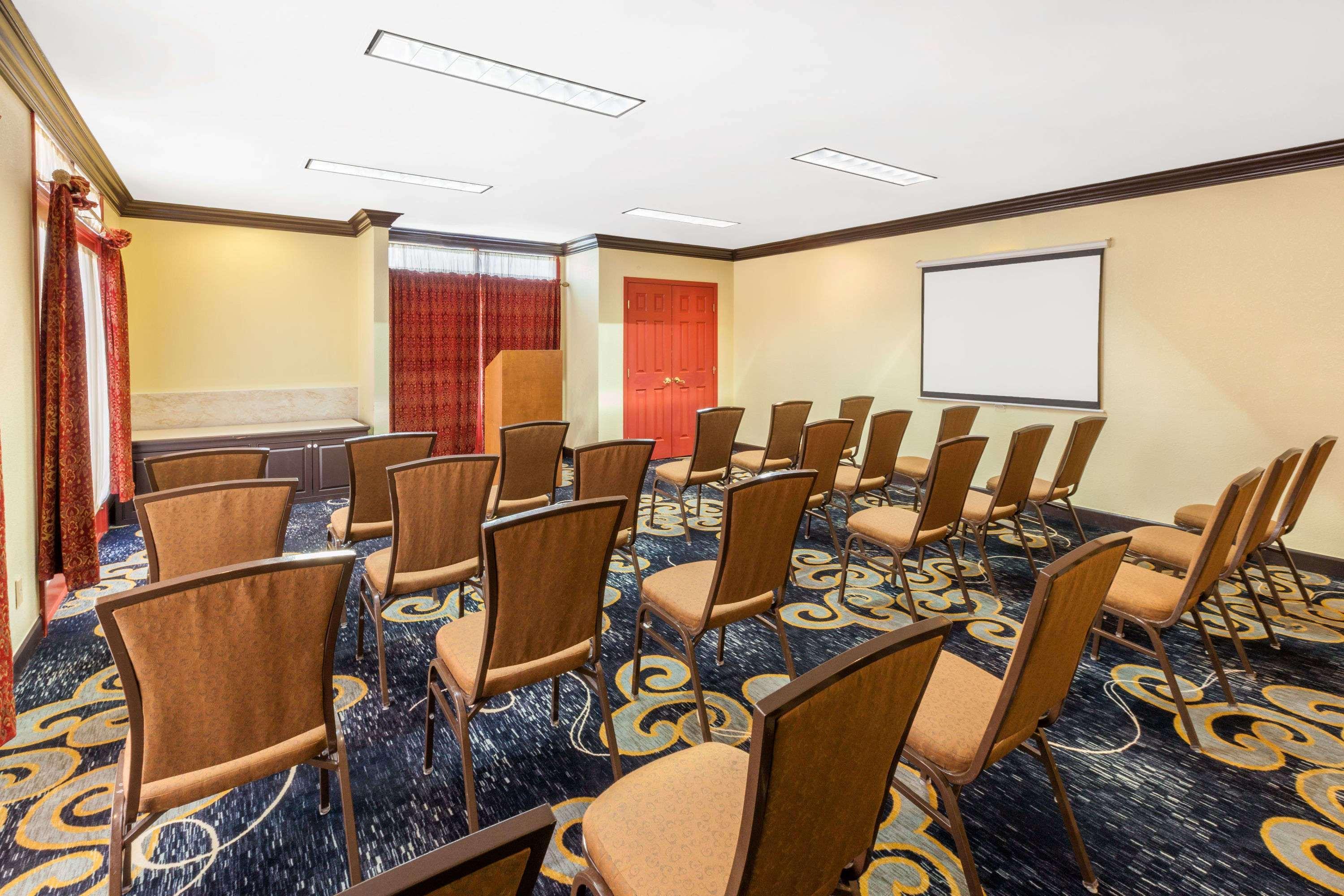 Affordable Suites Of America Detroit-Уорън Екстериор снимка