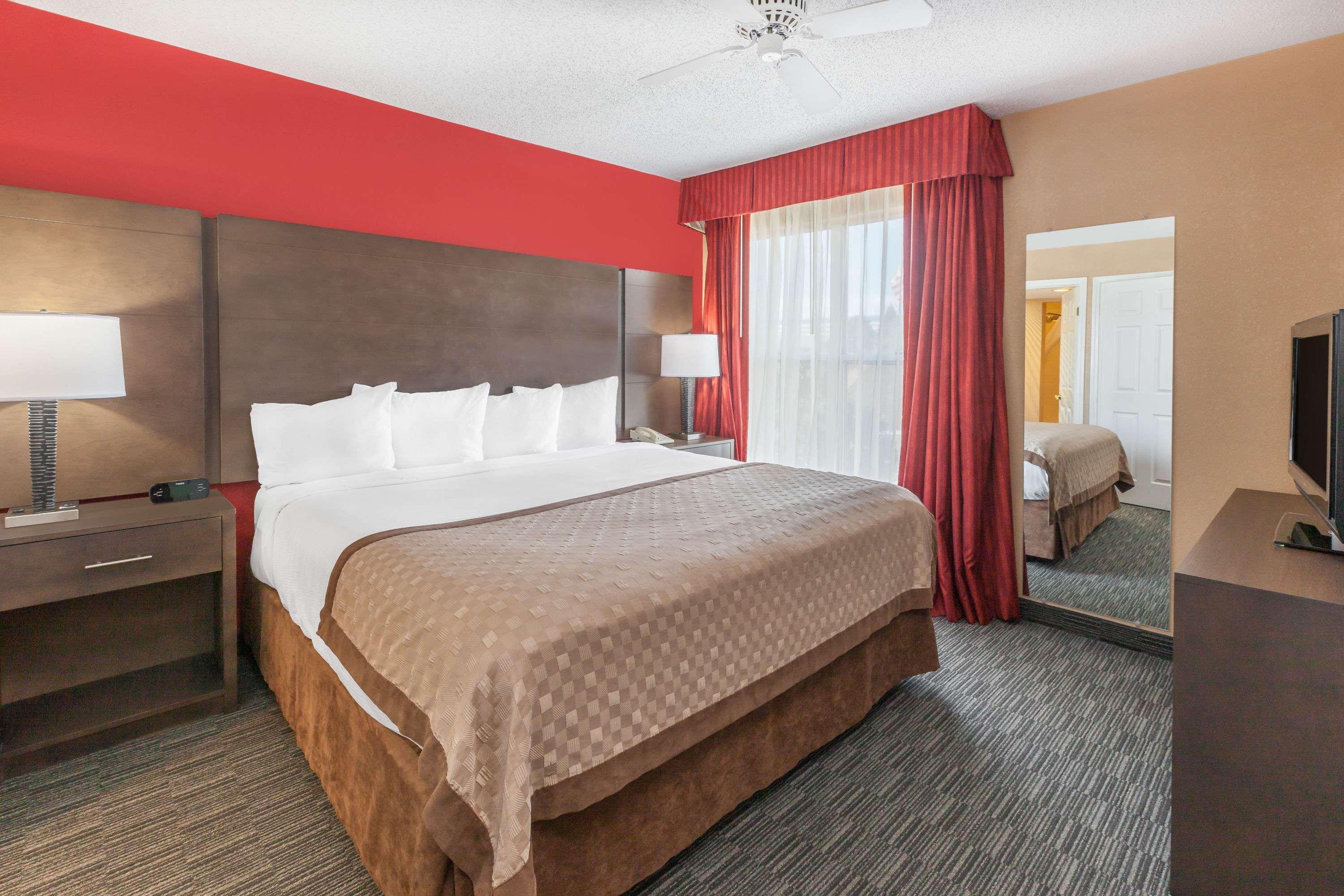 Affordable Suites Of America Detroit-Уорън Екстериор снимка