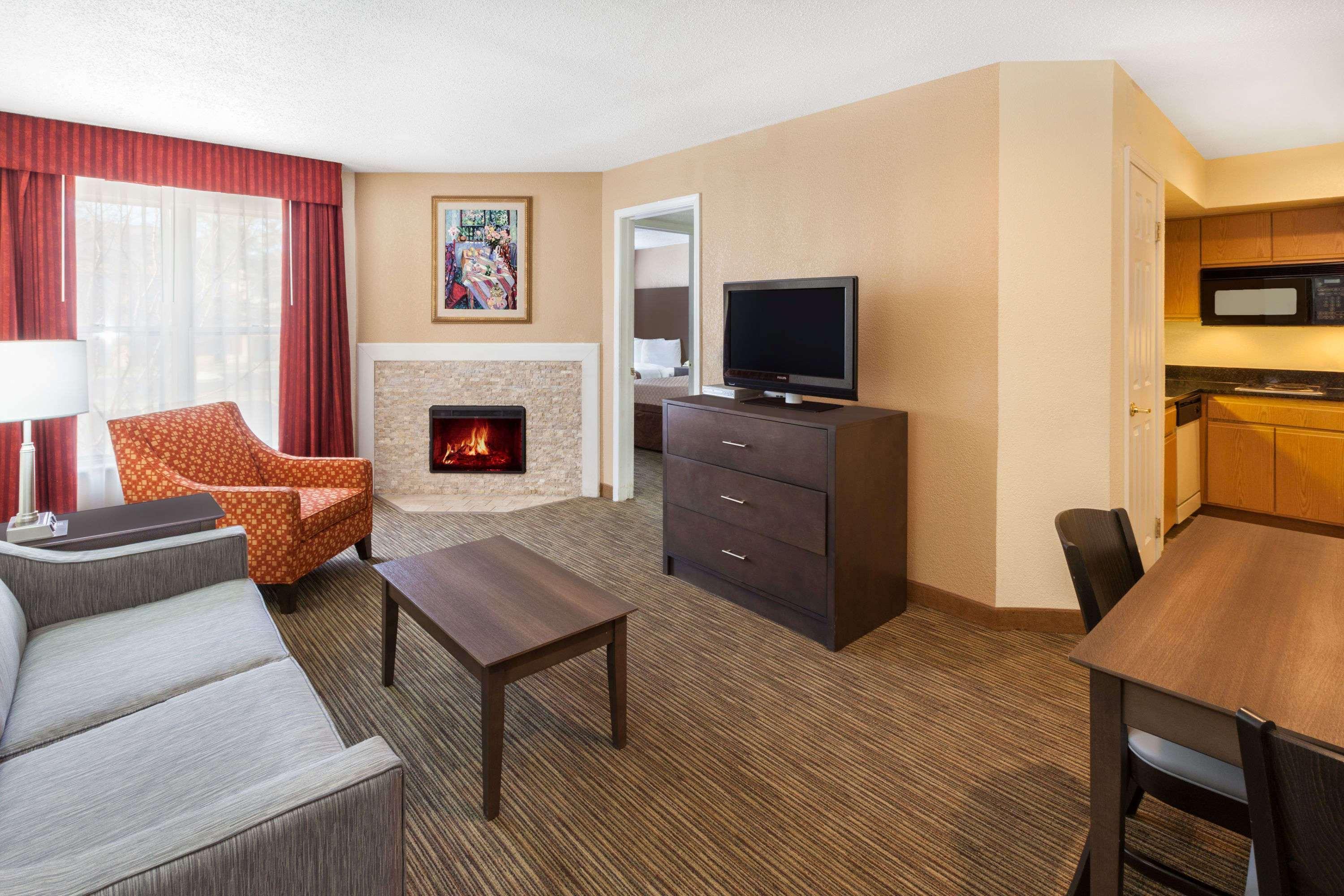 Affordable Suites Of America Detroit-Уорън Екстериор снимка