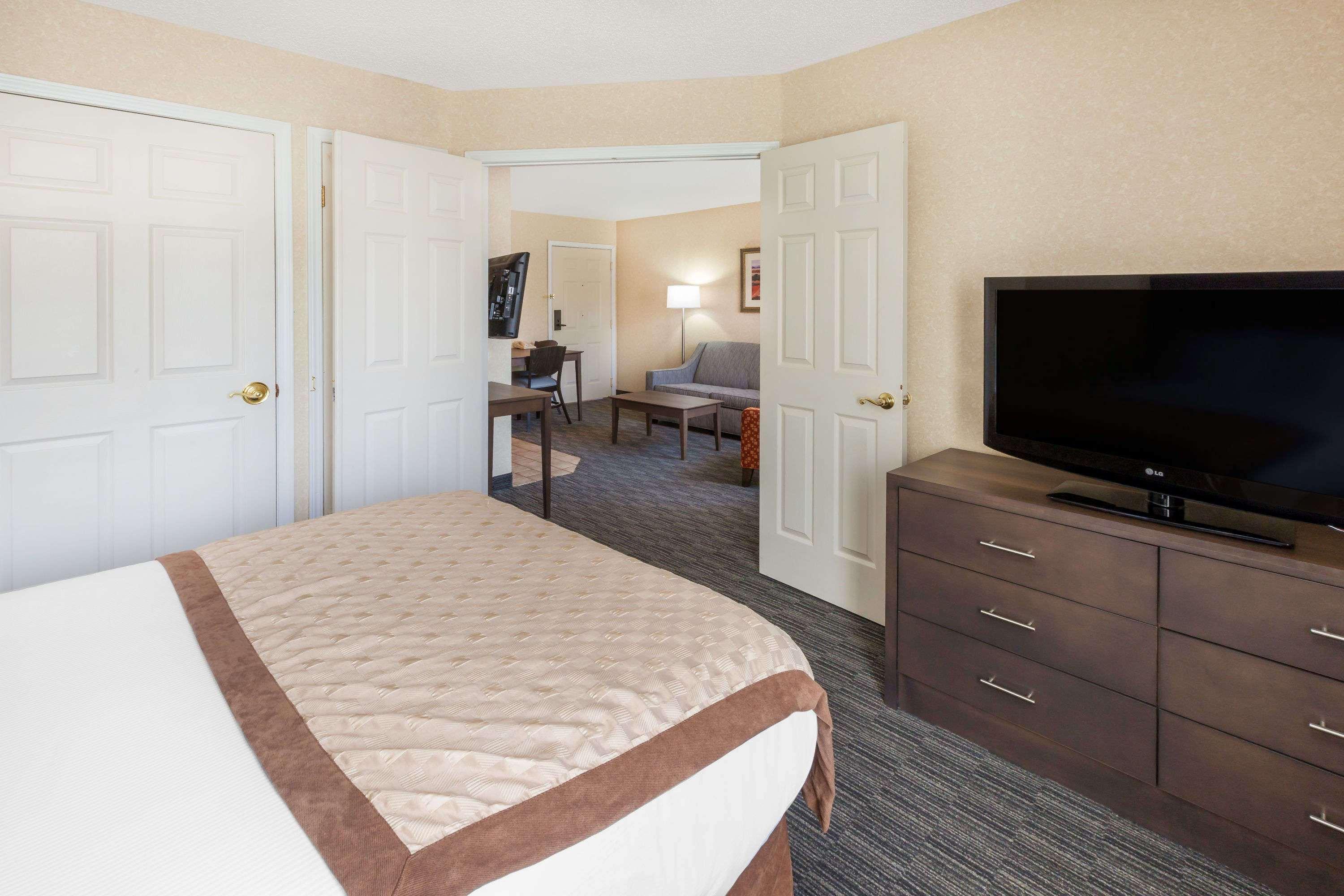 Affordable Suites Of America Detroit-Уорън Екстериор снимка